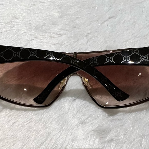 Gucci Sunglasses - Picture 2 of 6